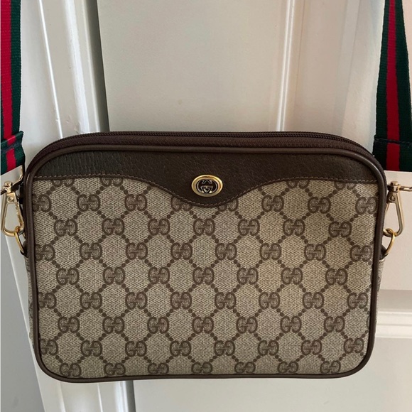 SOLD 100 % authentic Vintage Gucci coated canvas crossbody - Picture 2 of 12